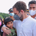 റനമോള്‍ ഹാപ്പി; ചേര്‍ത്തുനിര്‍ത്തി അഭിനന്ദിച്ച് രാഹുല്‍ ഗാന്ധി എംപി